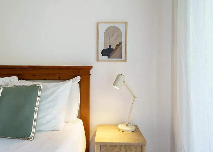 1 Bedroom With Pool Access *