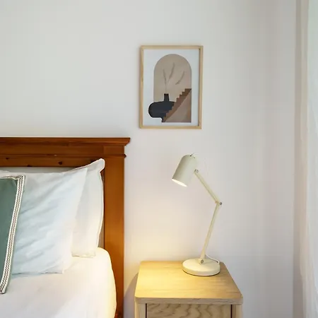 1 Bedroom With Pool Access *