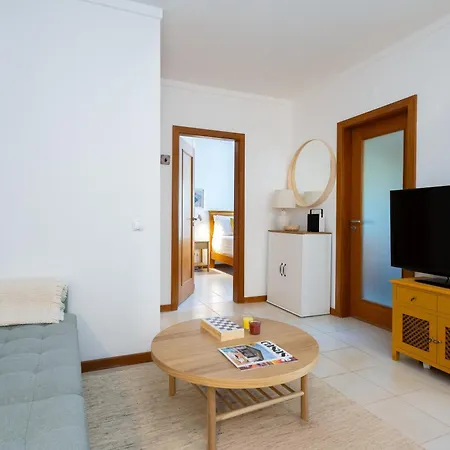 Апартаменты 1 Bedroom With Pool Access *