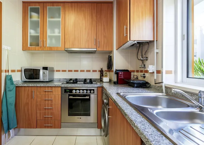 1 Bedroom With Pool Access *