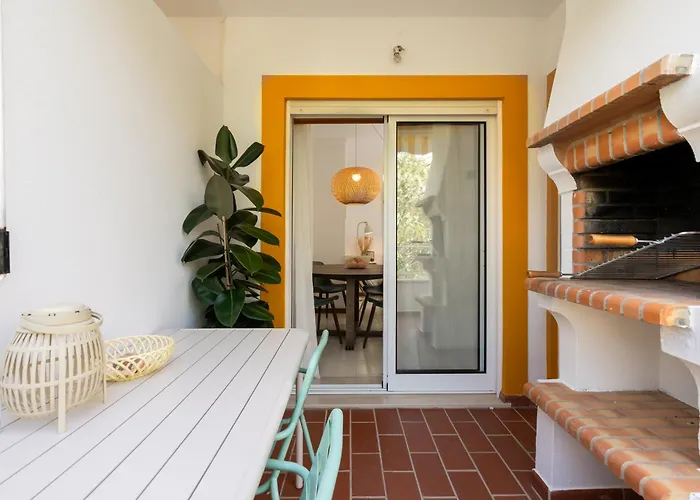 1 Bedroom With Pool Access *